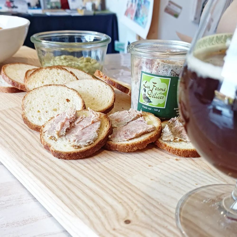planche-plateau-bois-poignée-noire-apéro-personnalisé-artisanal-aperitif planche-plateau-bois-poignée-noire-apéro-personnalisé-artisanal-aperitif