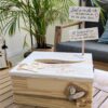 urne-évènements-mariage-bois-fleurs-séchées-personnalisé-décoration-artisanal Boîte en bois avec inscriptions de mariage.