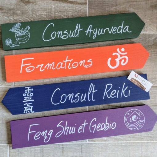 Panneaux: Ayurveda, Formations, Reiki, Feng Shui.