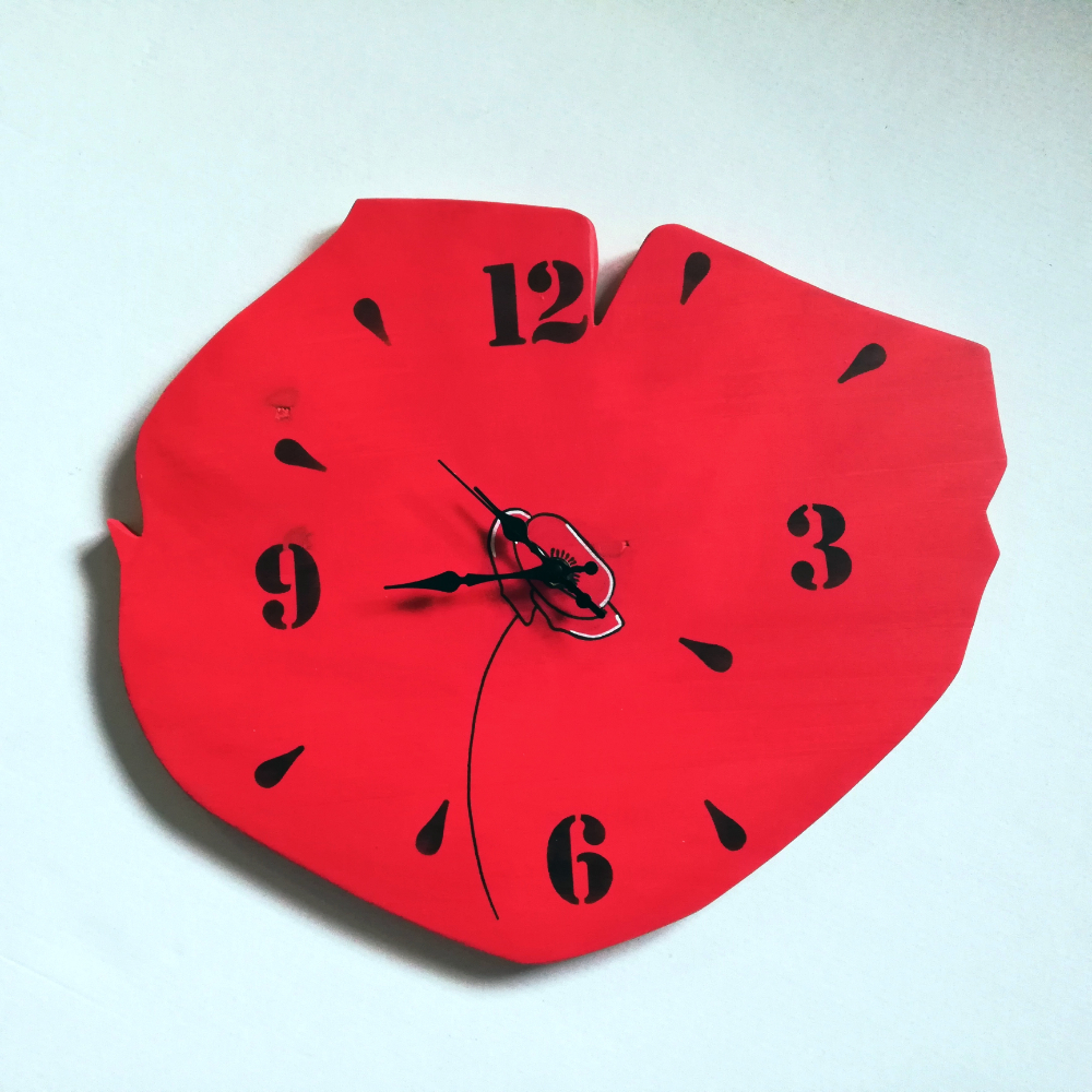 horloge-rouge-murale-bois-décoration-personnalisé-citation-artisanal-coquelicot-pendule horloge-rouge-murale-bois-décoration-personnalisé-citation-artisanal-coquelicot-pendule