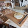 planche-plateau-bois-poignée-noire-apéro-personnalisé-artisanal-aperitif planche-plateau-bois-poignée-noire-apéro-personnalisé-artisanal-aperitif
