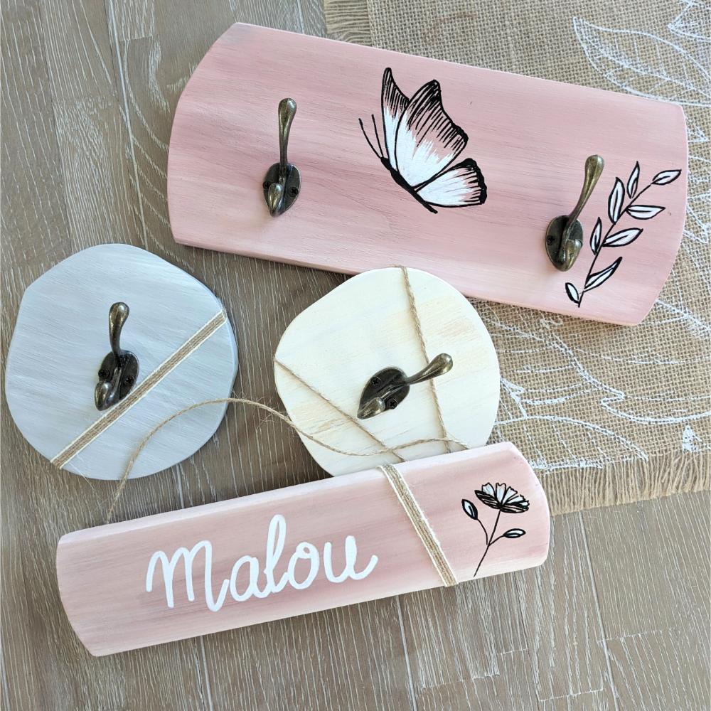déco-chambre-bois-enfant-personnalise Patères en bois décoratives peintes.