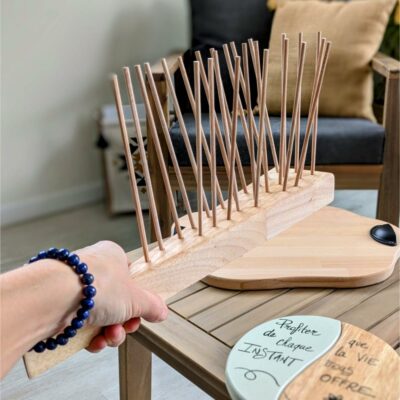 Support présentoir design à brochette en bois