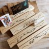 support-carte-a-jouer-bois-personnalisé-artisanal-cadeau support-carte-a-jouer-bois-personnalisé-artisanal-cadeau