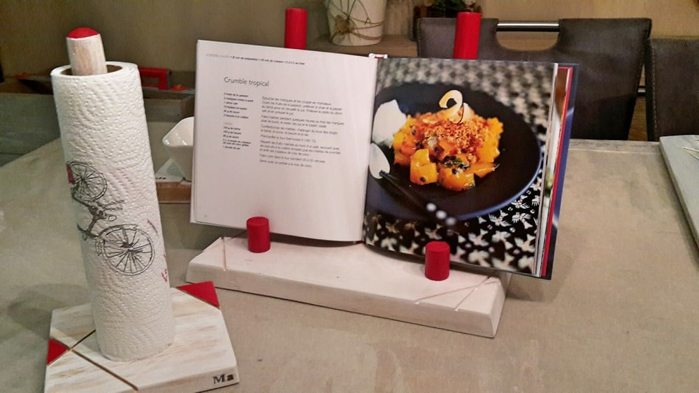 support-essuie-tout-sopalin-livres-recettes-cuisine-bois-personnalisé-artisanal