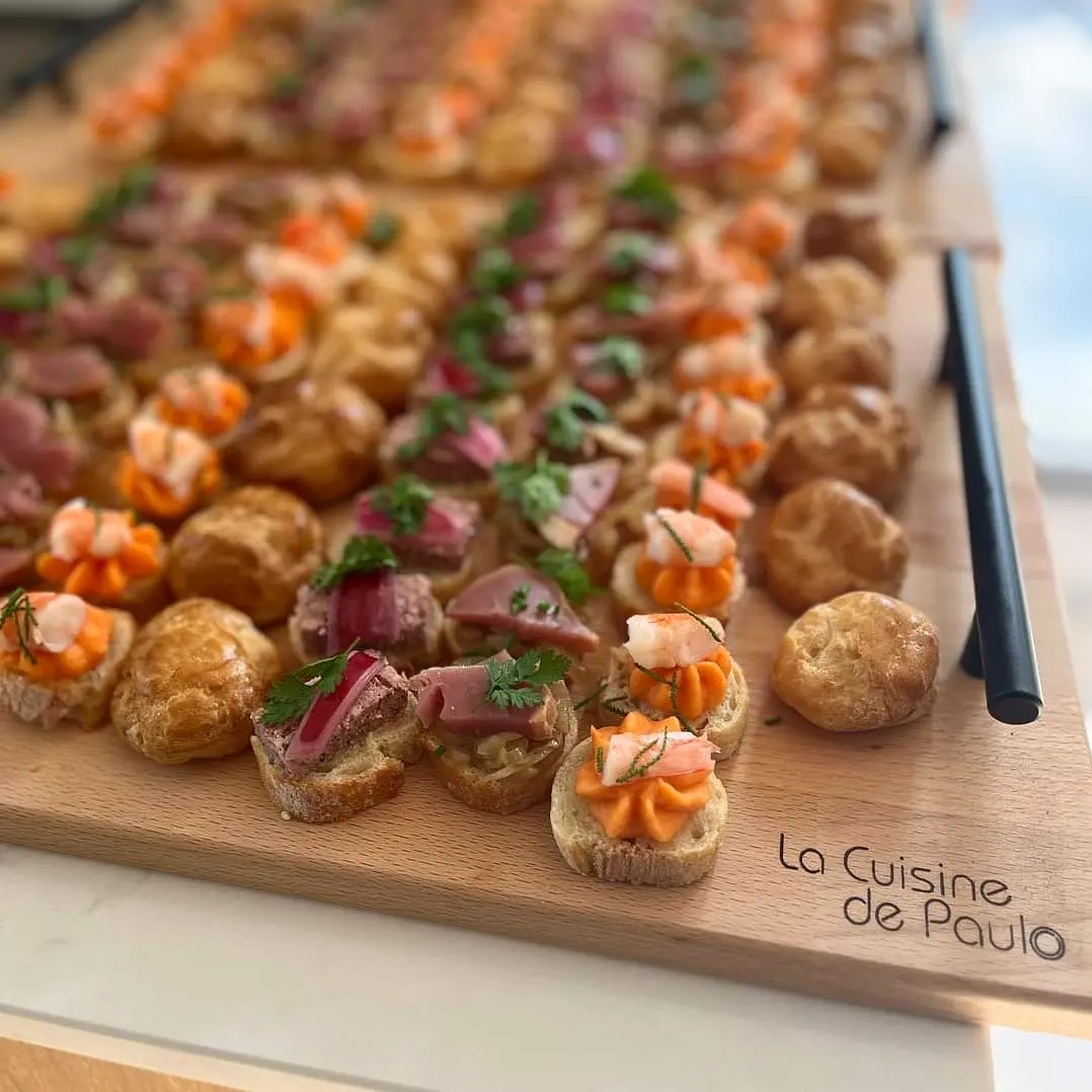 planche-plateau-bois-poignée-noire-apéro-personnalisé-artisanal-aperitif planche-plateau-bois-poignée-noire-apéro-personnalisé-artisanal-aperitif