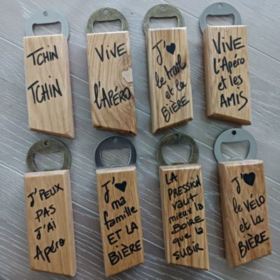 décapsuleur-ouvre-cannette-bière-main-bois-artisanal-cadeau-personnalisé