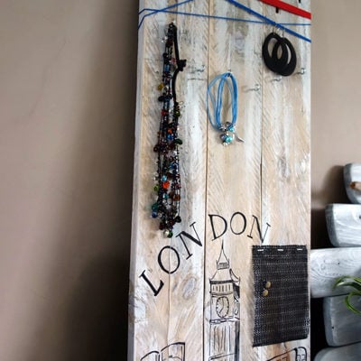 présentoir-support-bijoux-mural-bois-personnalisé-artisanal-cadeau-londre