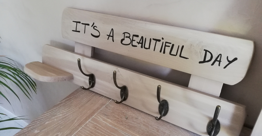 atelier-creatif-showroom-macreadeco-porte manteaux 4 patères atelier-creatif-showroom-porte-manteaux-patères-bois-personnalisé