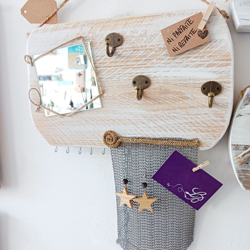 présentoir-support-bijoux-mural-miroir-bois-personnalisé-artisanal présentoir-support-bijoux-mural-miroir-bois-personnalisé-artisanal
