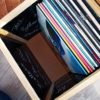 boite-rangement-vinyle-disque-roulette-personnalisé-bois-artisanal-cadeau boite-rangement-vinyle-disque-roulette-personnalisé-bois-artisanal-cadeau