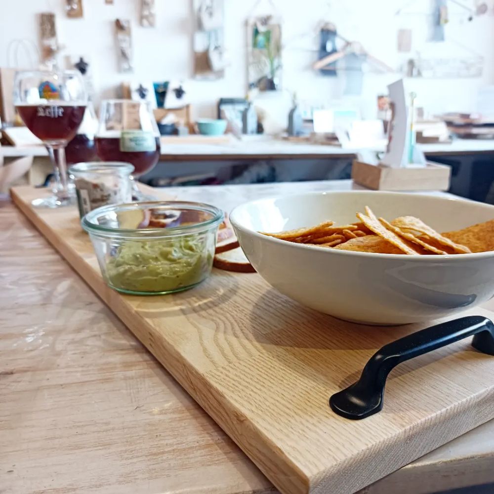 planche-plateau-bois-poignée-noire-apéro-personnalisé-artisanal-aperitif planche-plateau-bois-poignée-noire-apéro-personnalisé-artisanal-aperitif