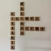scrabble-mural-bois-lettre-géant-mots-prenoms-décoration-maison-personnalisé-artisanal scrabble-mural-bois-lettre-géant-mots-prenoms-décoration-maison-personnalisé-artisanal