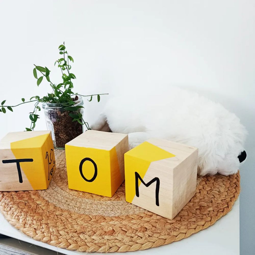 cube-bois-prenom-lettres-enfant-cadeau-artisanal-personnalisé-décoration