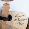 support-guitare-homme-cadeau-bois-personnalisé-artisanal support-guitare-homme-cadeau-bois-personnalisé-artisanal