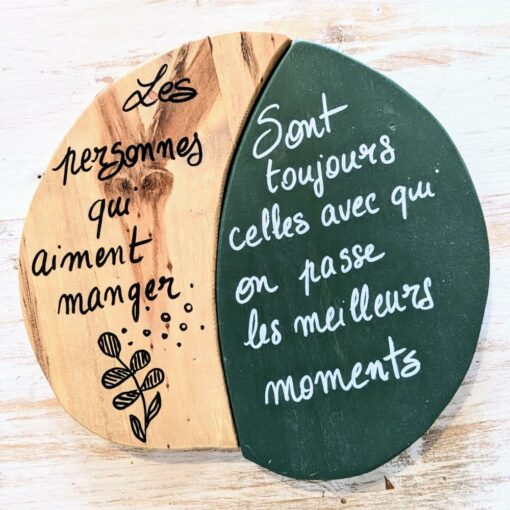Plaque décorative avec citation sur nourriture et moments.