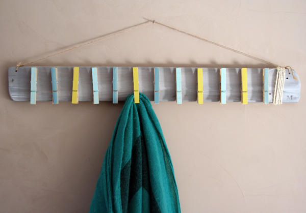 support-porte-accroche-foulard-écharpe-rangement-bois-personnalisé-artisanal