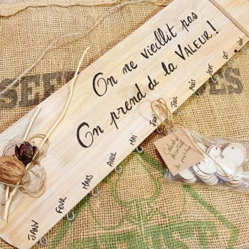 calendrier-anniversaires-évènement-perpétuel-pastille-bois-personnalisé-artisanal-cadeau-décoration