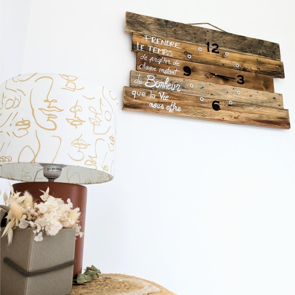 horloge-murale-industriel-bois-décoration-personnalisé-citation-artisanal