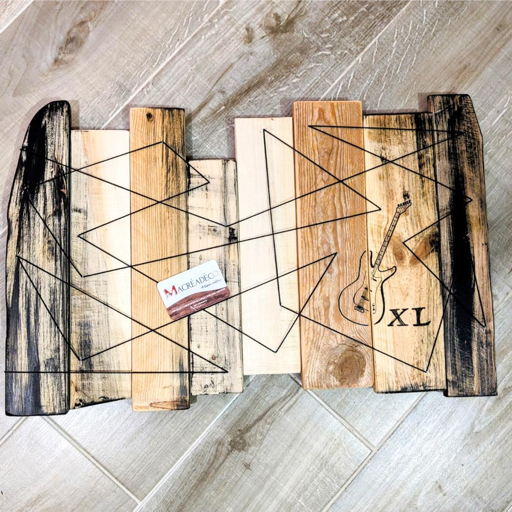pele-mele-photos-bois-guitare-personnalise-deco-mural-artisanal-cadeau