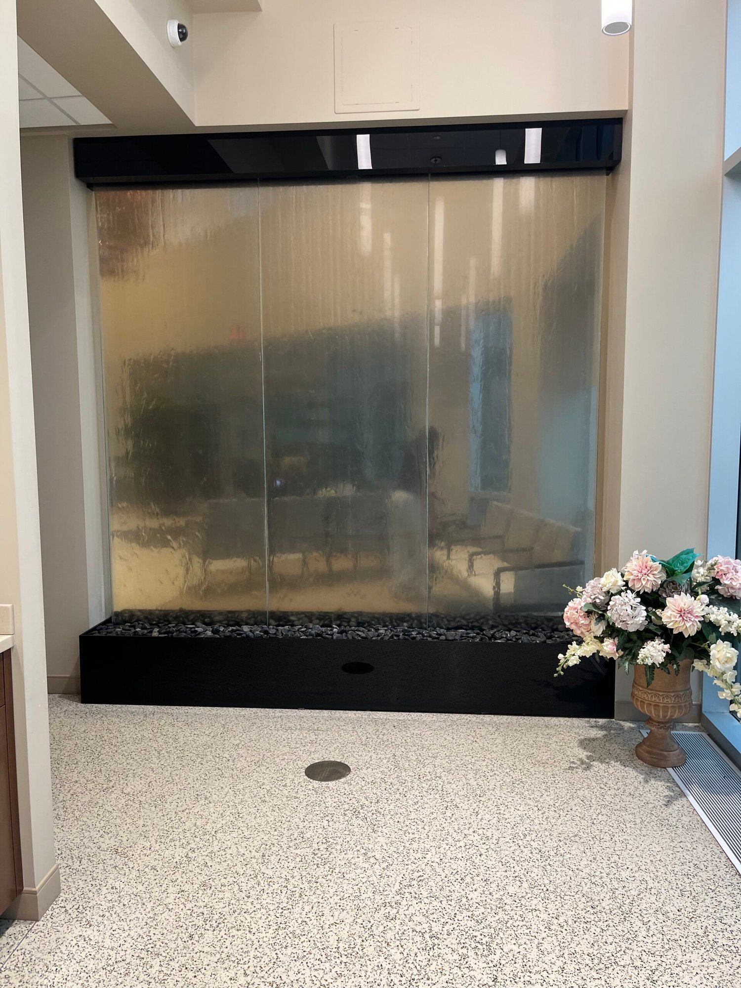 Frameless Glass Water Wall at Northwest Cancer Center in Dyer, Indiana Frameless Glass Water Wall at Northwest Cancer Center in Dyer, Indiana