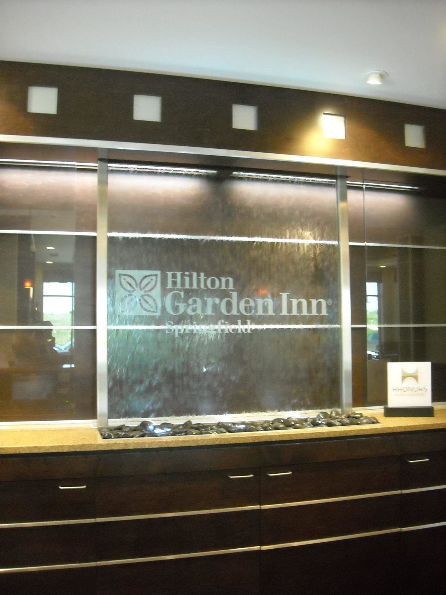 Hilton-Garden-Inn-Springfield-MO-glass-water-wall-with-stainless-frame-water-feature-recessed-in-ceiling
