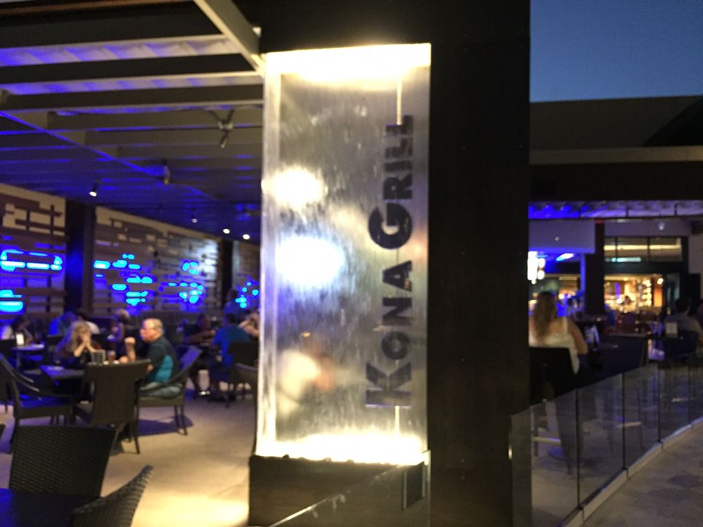 Enclosed Water Falls 16 Enclosed Water Wall Kona Grill Waikiki Honolulu Hawaii