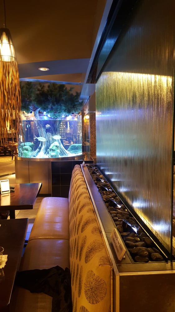 Glass Water Features 44 Glass Water Wall at Kona Grill Plano Texas.jpg 3