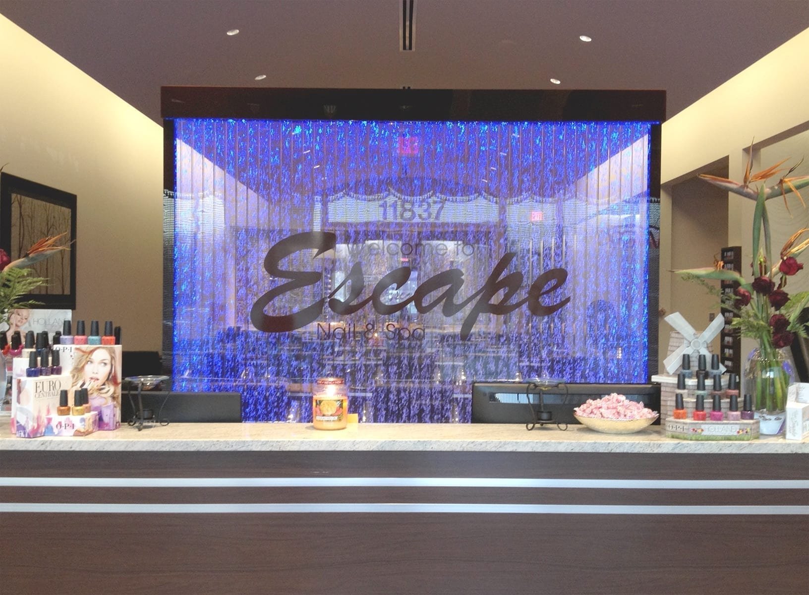 Galleries 67 Bubble-wall-with-vertical-baffle-Nail-Spa-Ohio-2