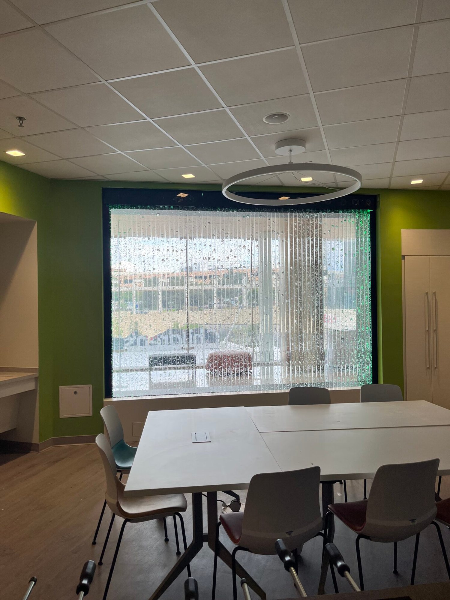 Vertical Chamber Bubble Wall for University Health Women’s & Children’s Hospital in San Antonio, Texas Vertical Chamber Bubble Wall for University Health Women's & Children's Hospital in San Antonio, Texas