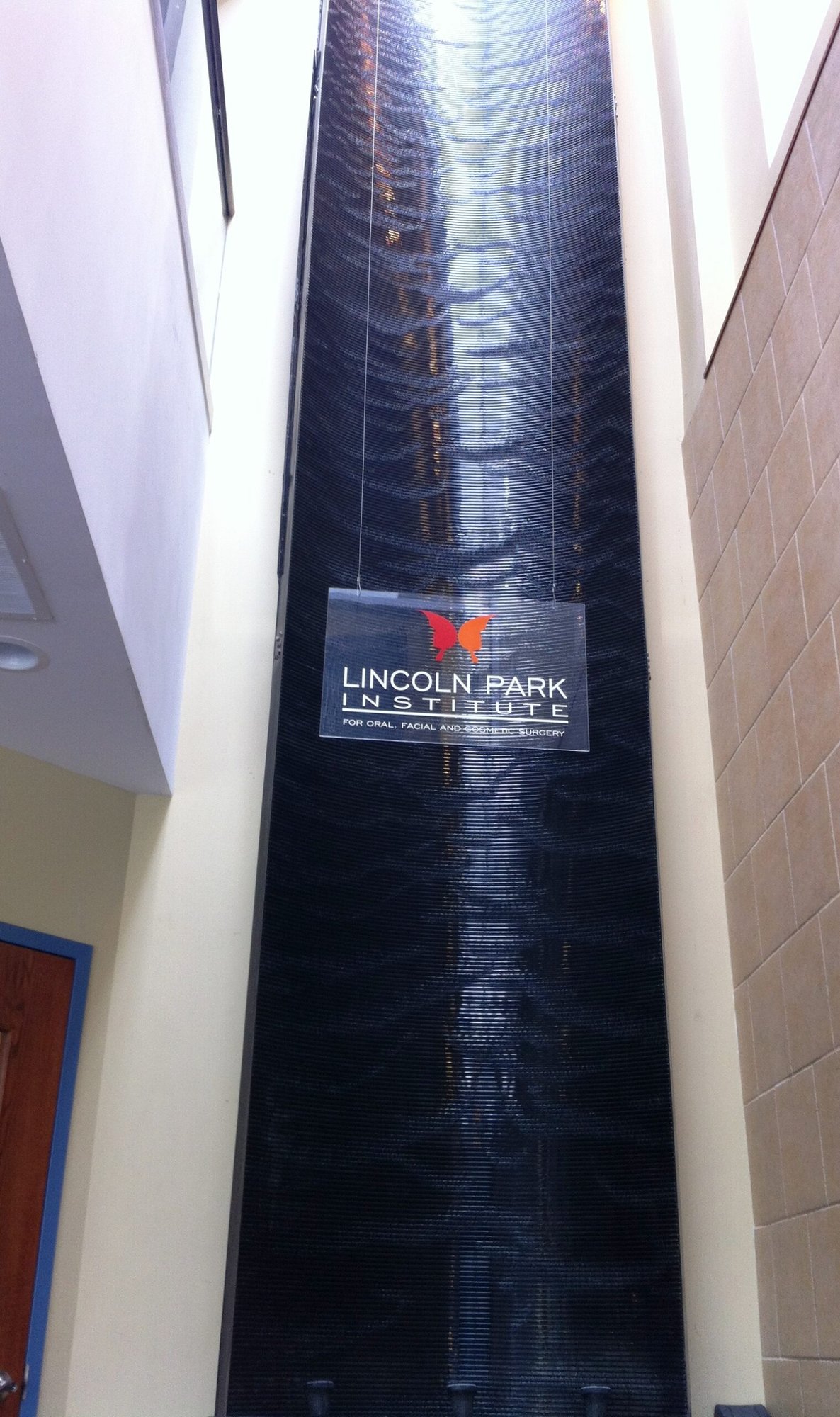 Acrylic Water Features 27 Water Wall Lincoln Park Institute Chicago IL black scored acrylic water wall 1 2 scaled