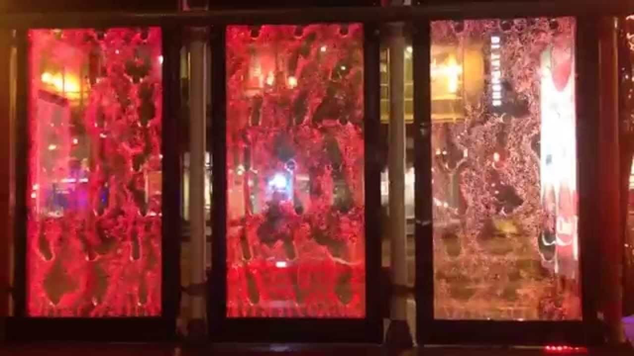 Galleries 28 Outdoor Bubble Wall Display in Chicago