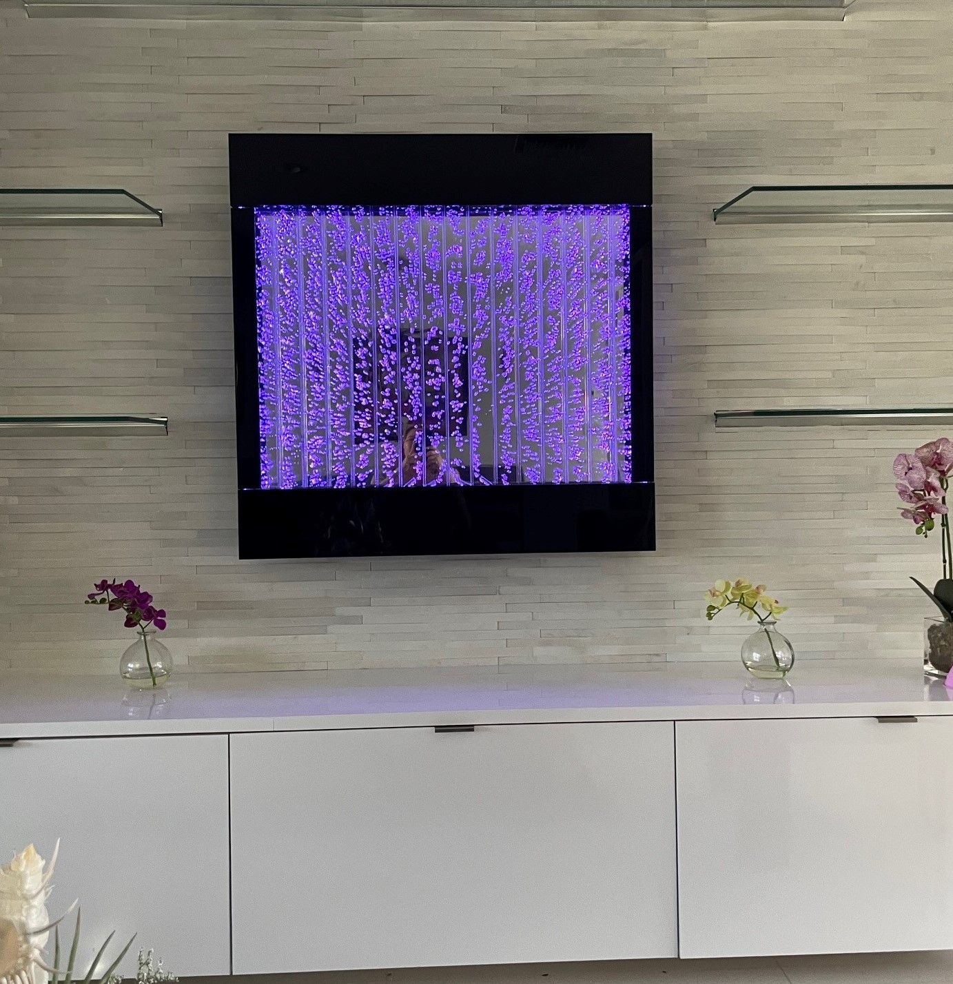 Wall Mounted Vertical Chamber Bubble Wall for Home Residence in Boca Raton, Florida Wall Mounted Vertical Chamber Bubble Wall for Home Residence in Boca Raton, Florida