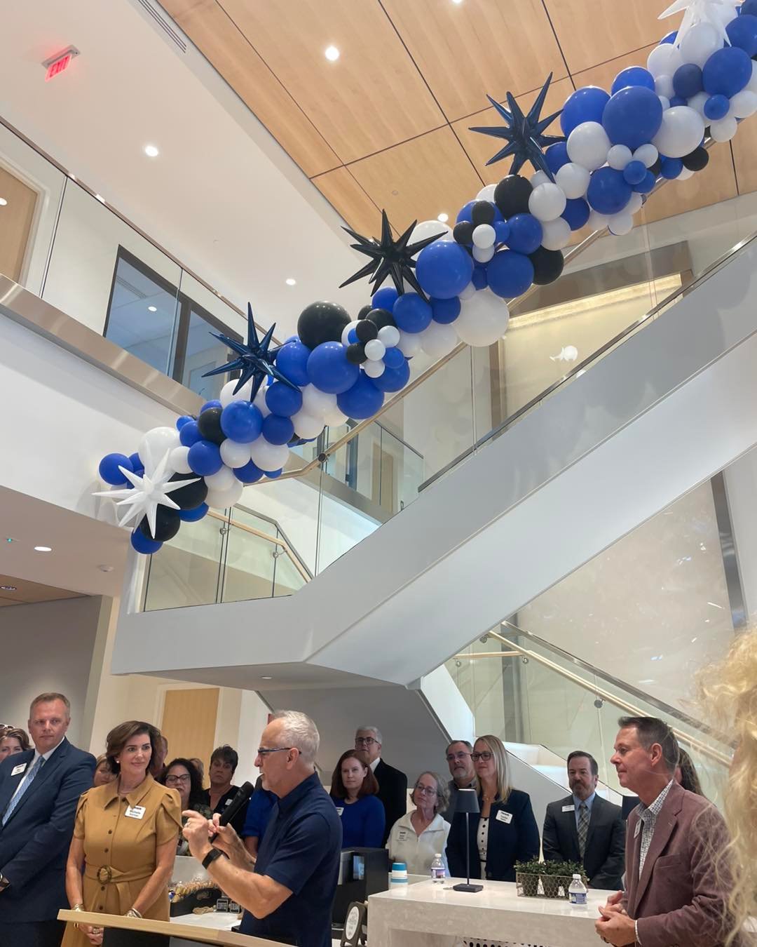 Enclosed Sealed Water Wall 26′ high by 9′ wide for Pinnacle Bank in Bowling Green, Kentucky Enclosed Sealed Water Wall 26′ high by 9′ wide for Pinnacle Bank in Bowling Green, Kentucky