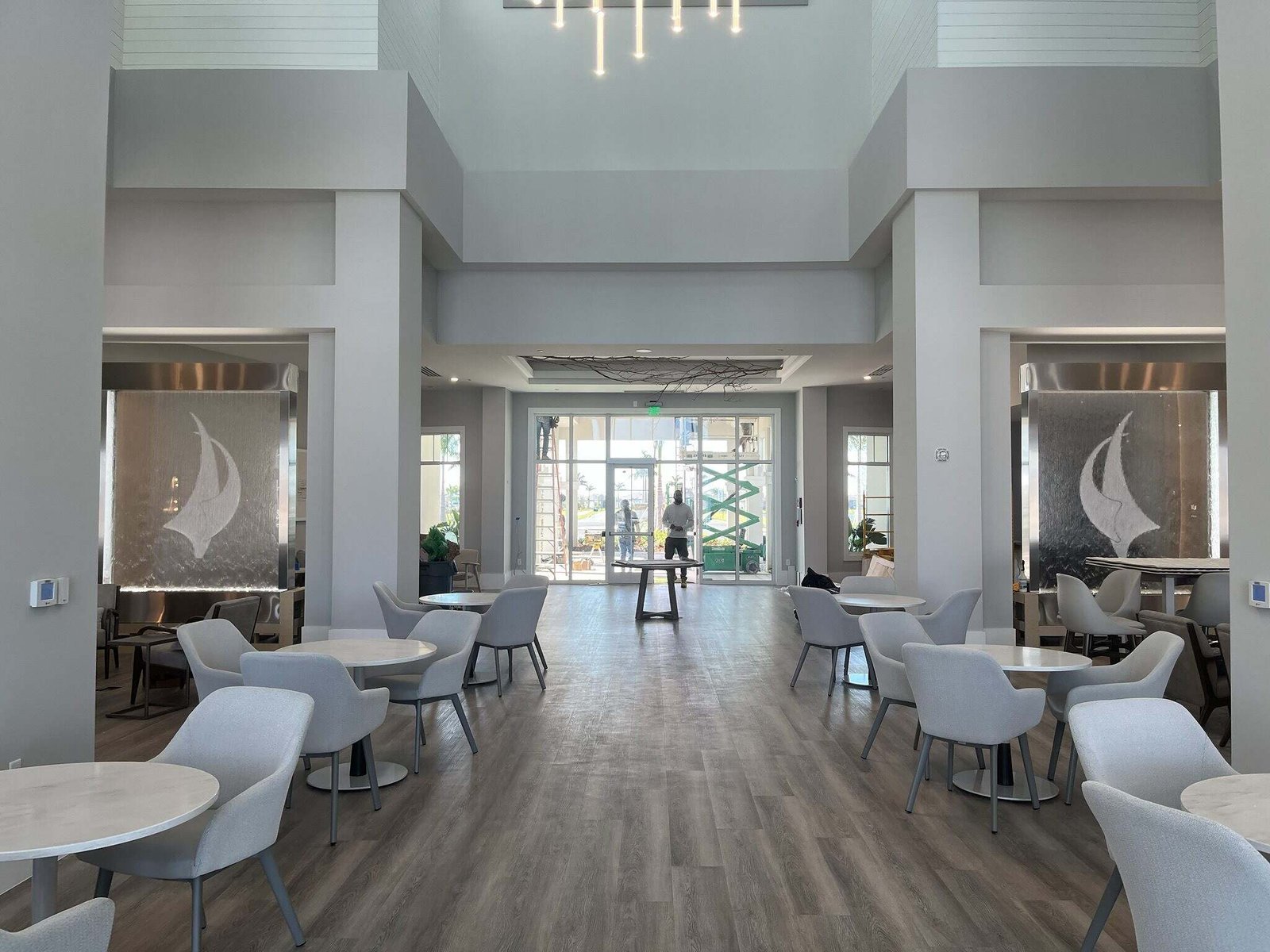 Water Walls 17 Enclosed Water Wall at Bayview Club House in Florida