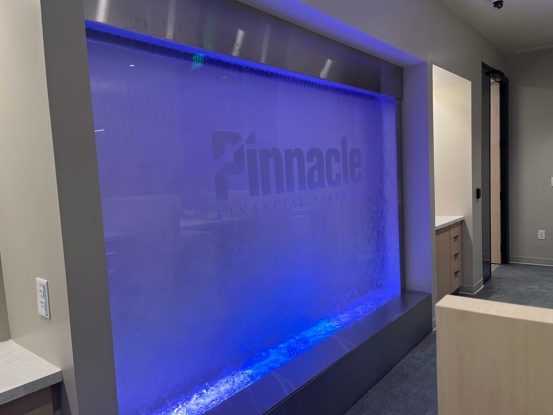 Enclosed Sealed Water Wall for Pinnacle Bank in Nashville, Tennessee (Downtown) Enclosed Sealed Water Wall for Pinnacle Bank in Nashville, Tennessee (Downtown)