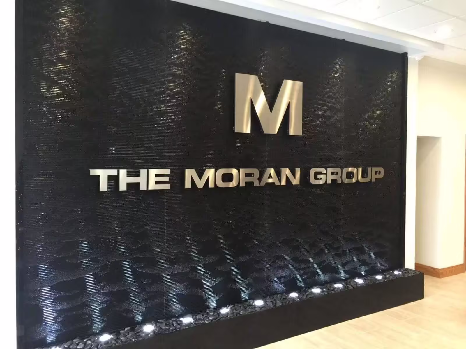 Black Scored Acrylic Water Wall Aquafall with Logo at FE Moran Offices in Northbrook, Illinois