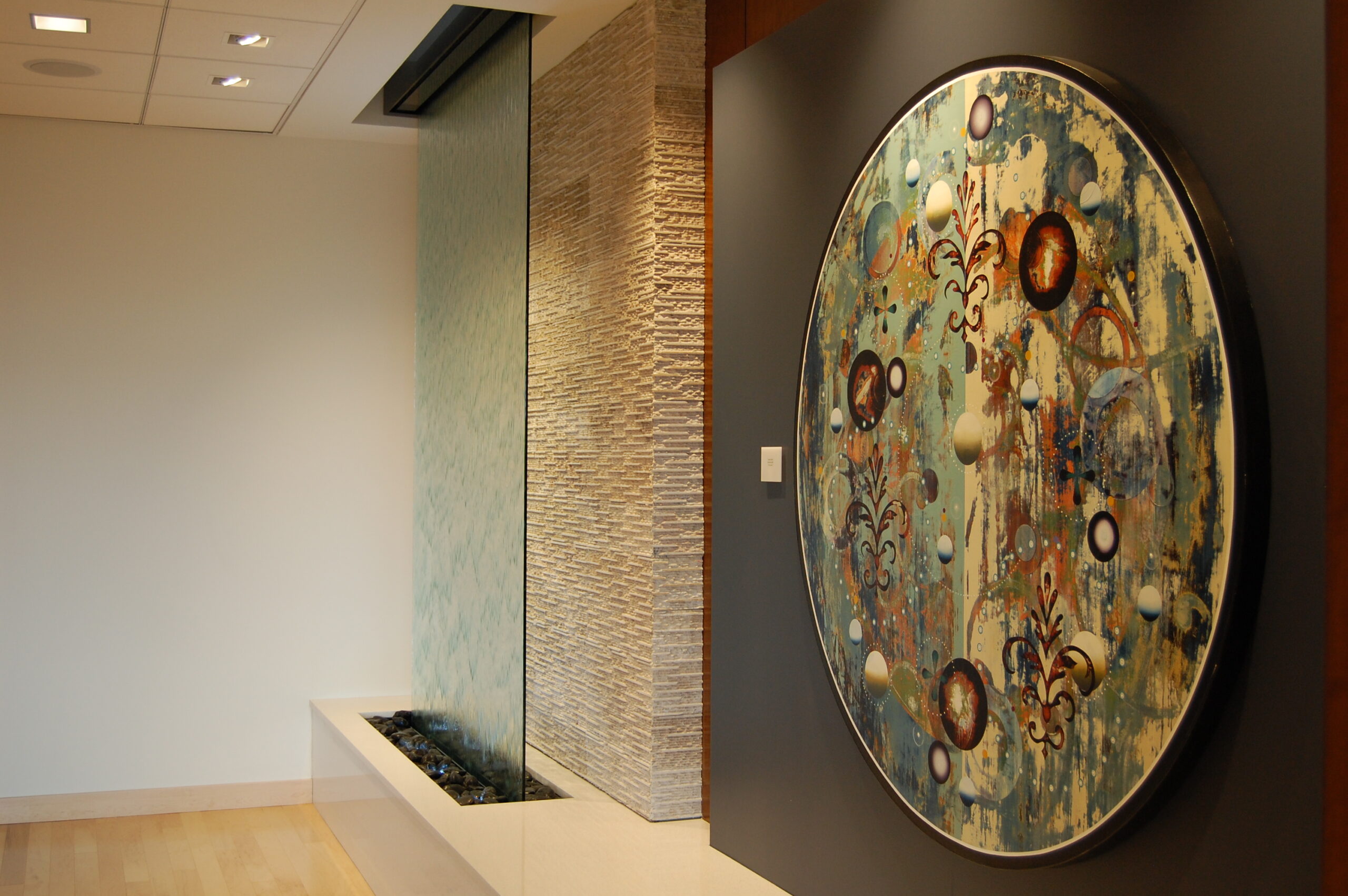 Glass Water Features 89 Frameless Glass Water Wall First Western in Denver 2 Copy scaled