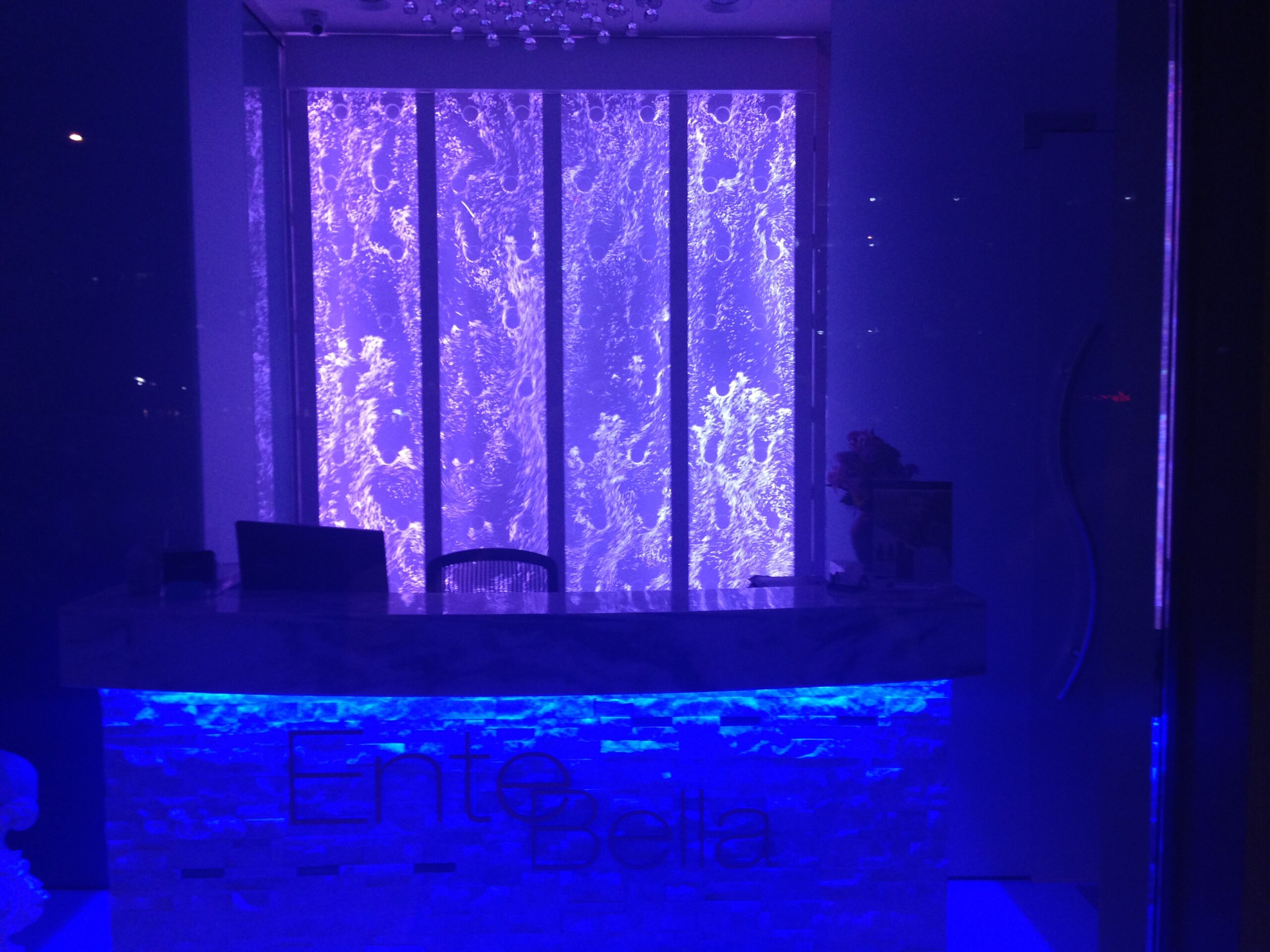 Bubble Walls 342 Swirley Rod Bubble Wall at Ente Bella Spa in Scottsdale AZ 6 scaled