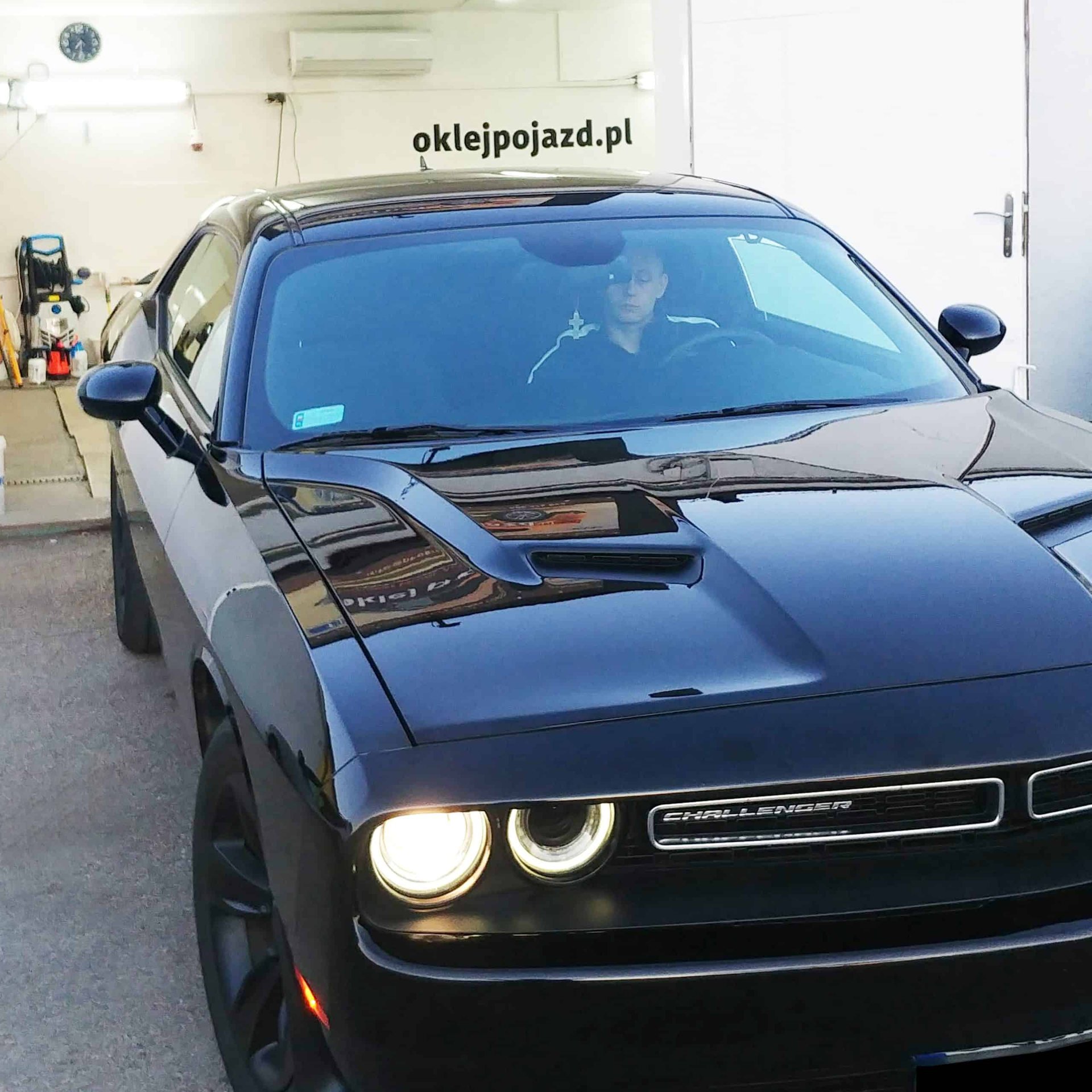 oklejanie_aut_raciborz_oklejpojazd_Dodge_Challenger_prografika_v0