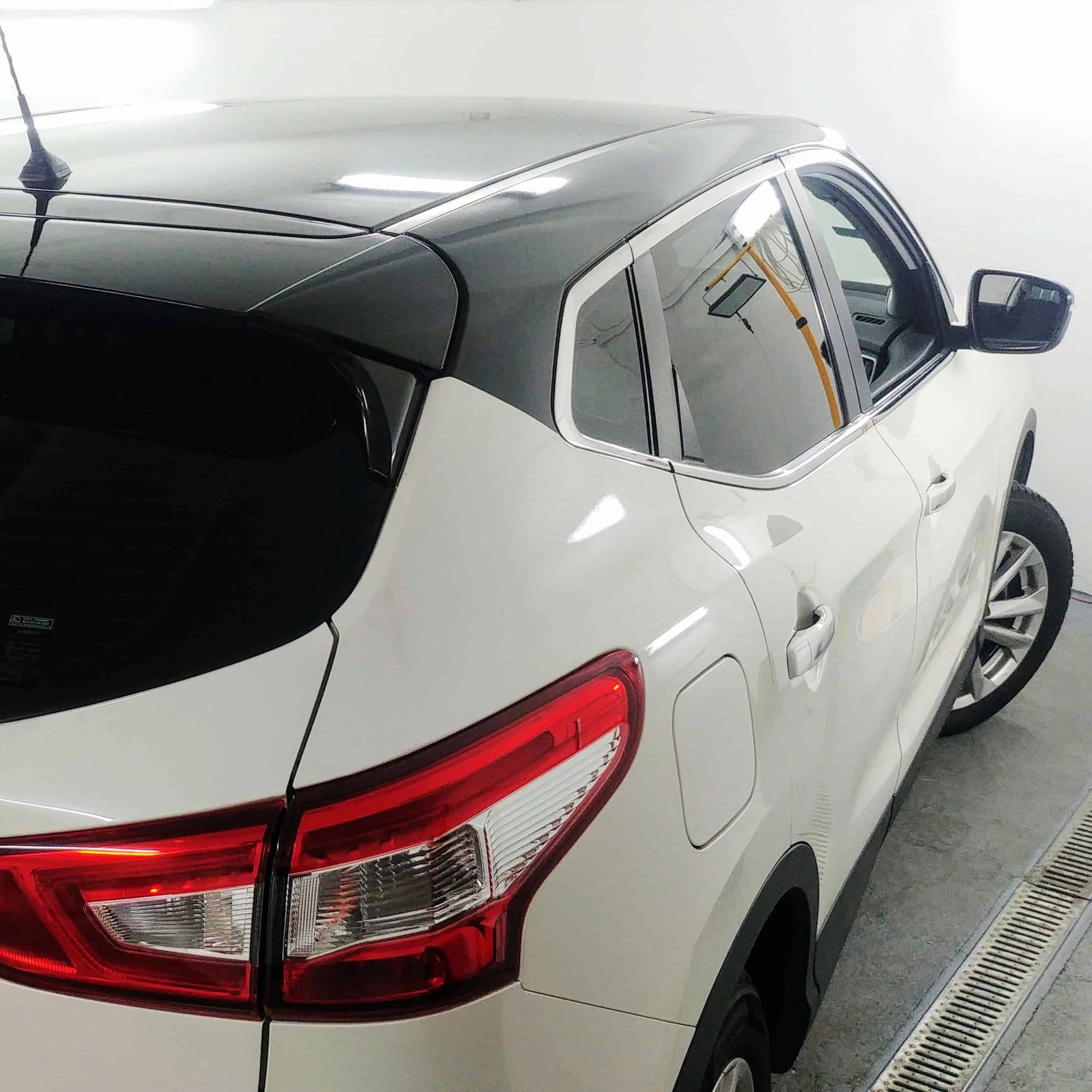 prografika_oklejpojazd_qasqai_2015_lifting_oklejanie_dachu_lusterek_3M_2080_black_gloss_03