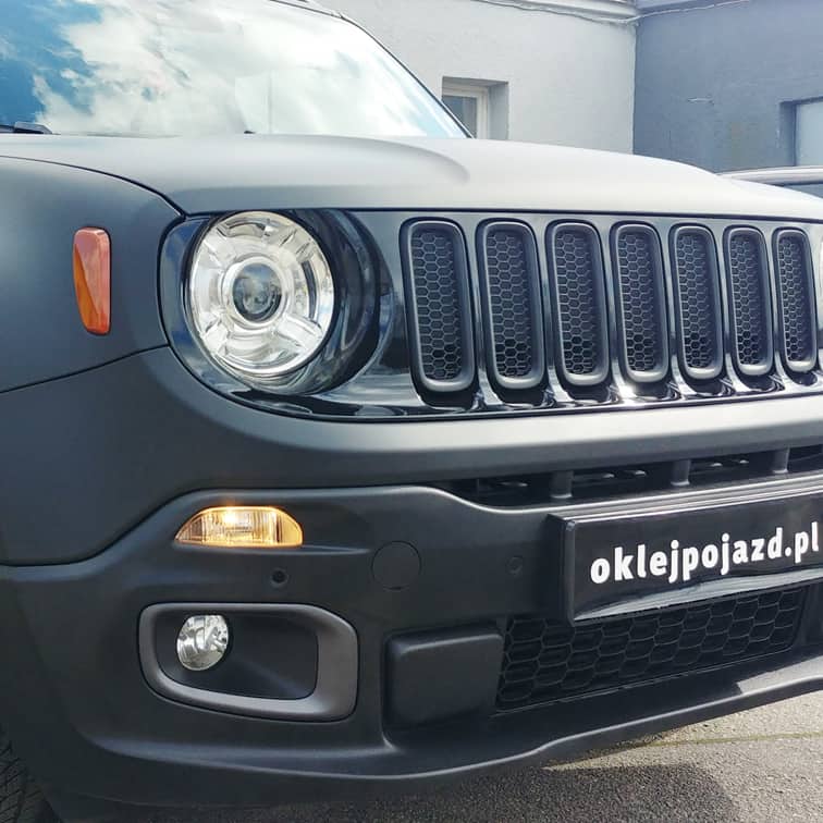 Jeep Renegade - zmiana koloru na czarny mat z elementami czarnego połysku