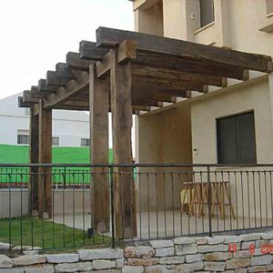 עץ-גושני-18-300x300 פרגולות מעץ לגינה או המרפסת מאמרים מאמרים בנושא פרגולות  עץ-גושני-18-300x300 פרגולות מעץ לגינה או המרפסת