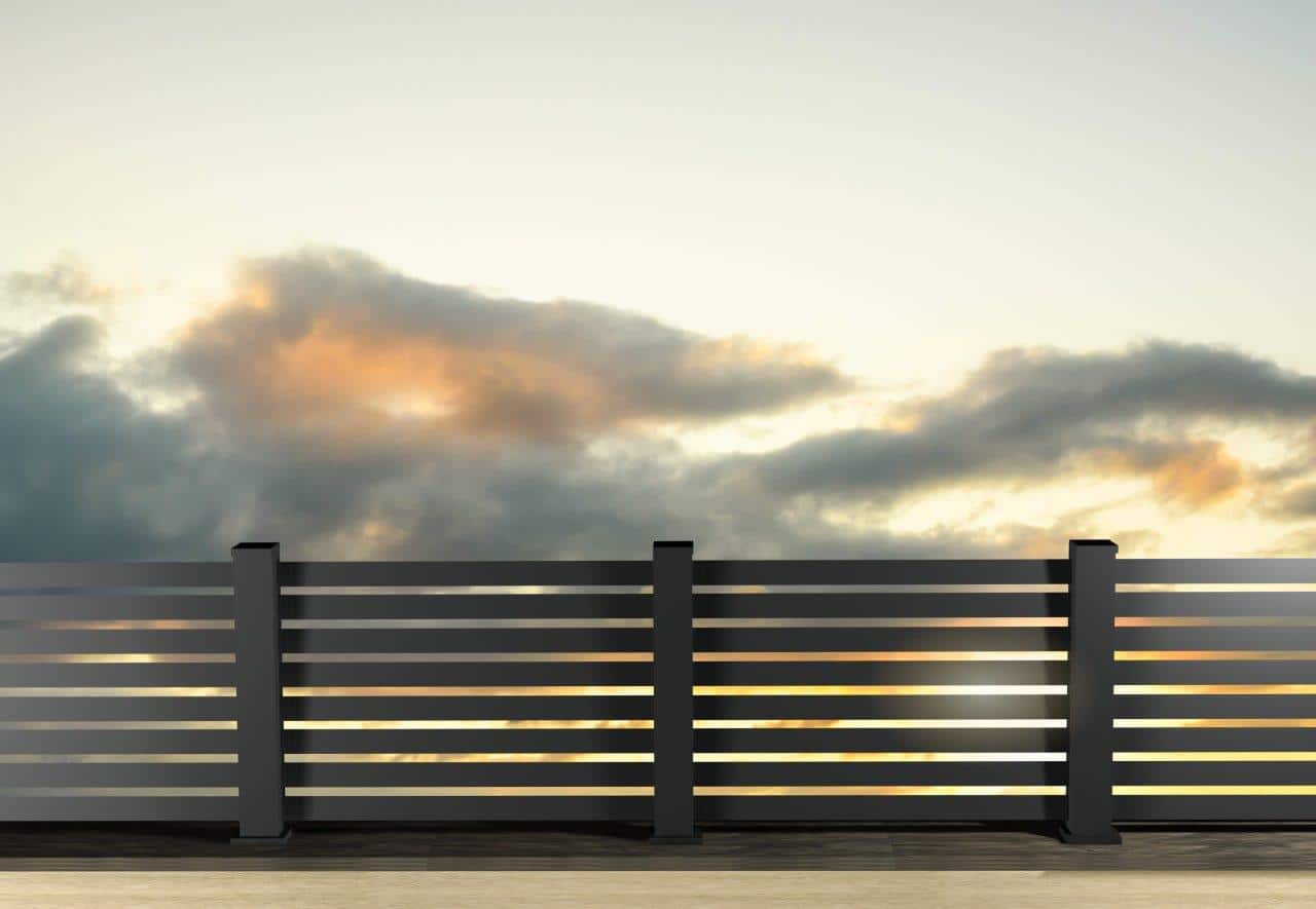 shutterstock_1235209618 גדרות אלומיניום  shutterstock_1235209618 גדרות אלומיניום
