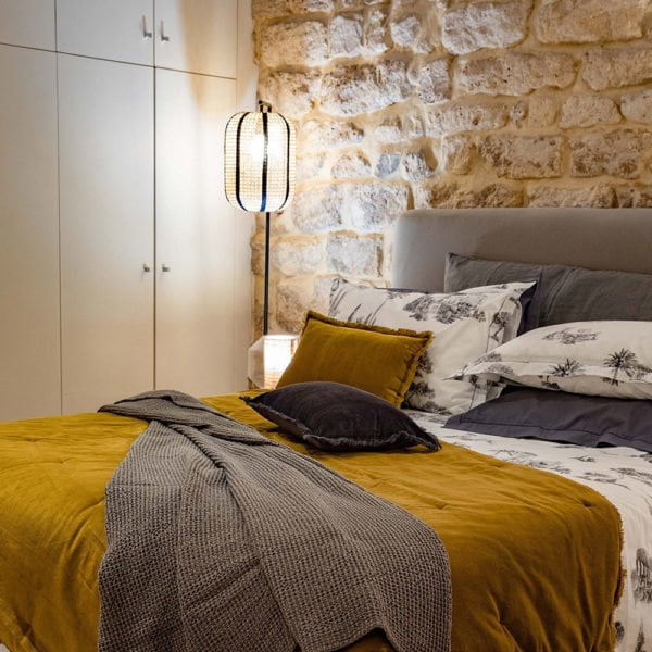 Lampadaire NEST en Cannage Naturel et Métal Noir Lampadaire NEST en Cannage Naturel et Métal Noir