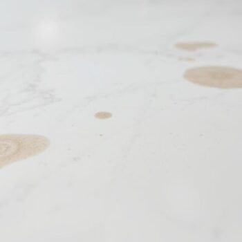 פנים זוהרות חלקות