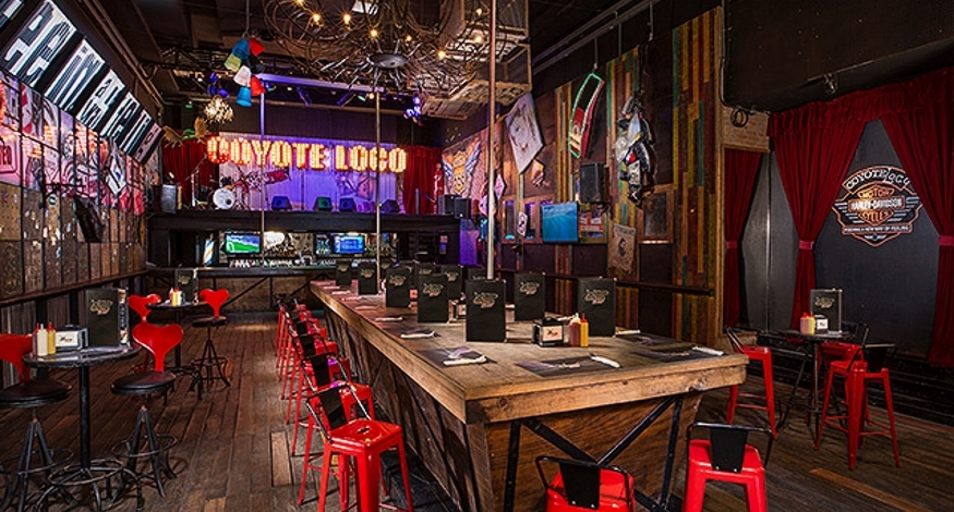 Coyote Loco nightclub at Oasis Cancun