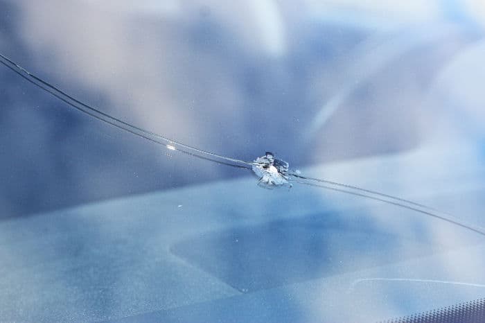 windshield-chip-with-long-crack-700 Windshield chip with long extended legs