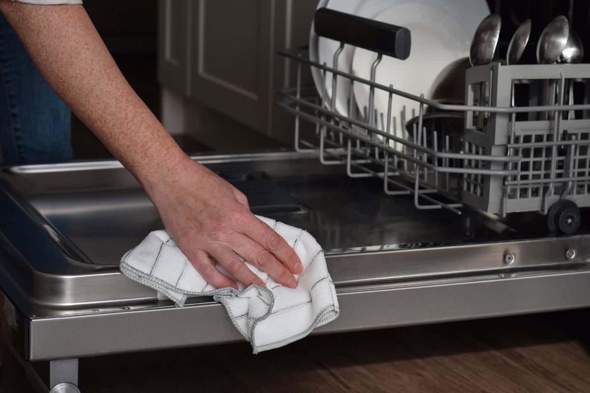 jak dbać o zmywarkę
