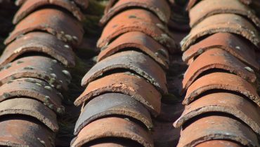 Tuiles en Terre Cuite Émaillée : Tradition et Modernité